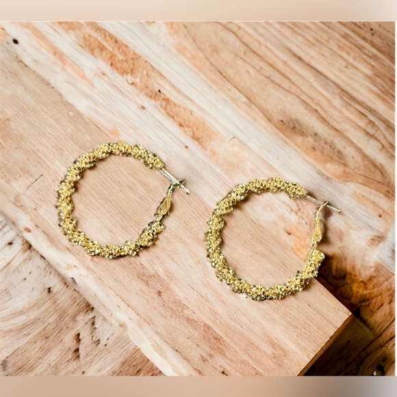 Pioneer woman embroidered tunic and gold hoop earrings. Both NWT! Ready to wear! - Picture 2 of 9